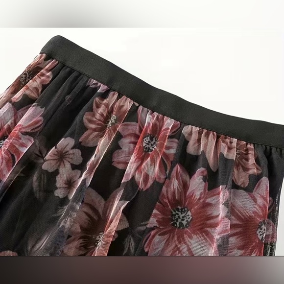 Jane Chic Designs Beautiful Floral Skirt - Picture 6 of 9